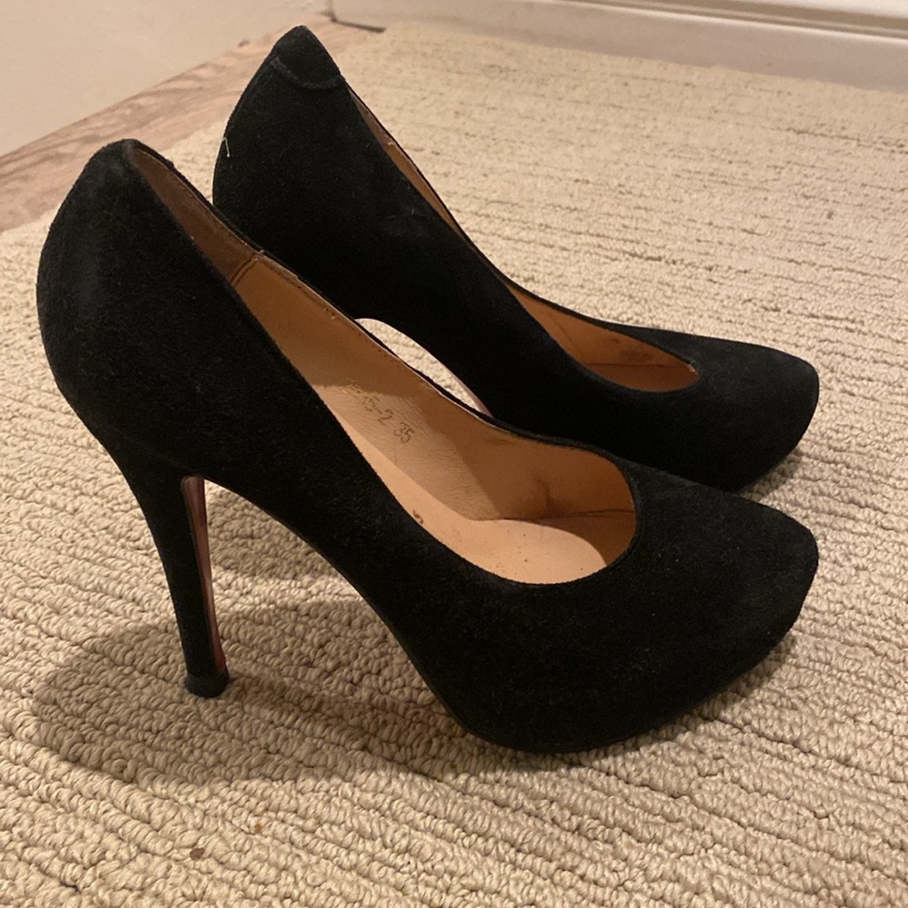 👠Christian Louboutin black suede pumps SIZE 5